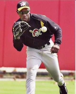 Dependent on passing a physical, free agent Kenny Lofton agrees to a one-year pact to play with the Pittsburgh Pirates this season