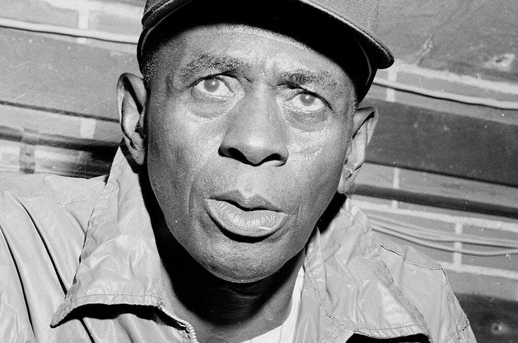 Satchel Paige signs a contract to play for the Birmingham Barons of the Negro National League