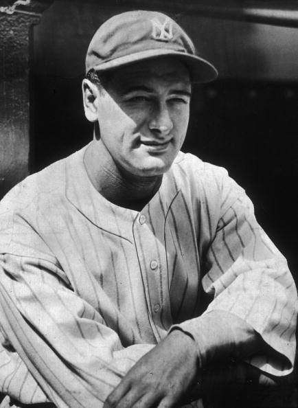 Lou Gehrig signs with the New York Yankees for $38,000 and a $750 signing bonus.